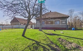 Casă cu teren generos de 6.000 m² - Poză 10