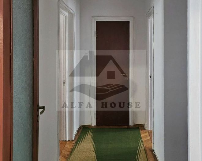 Apartament cu trei camere, zona Centrul Civic,  71 mp - Poză 3