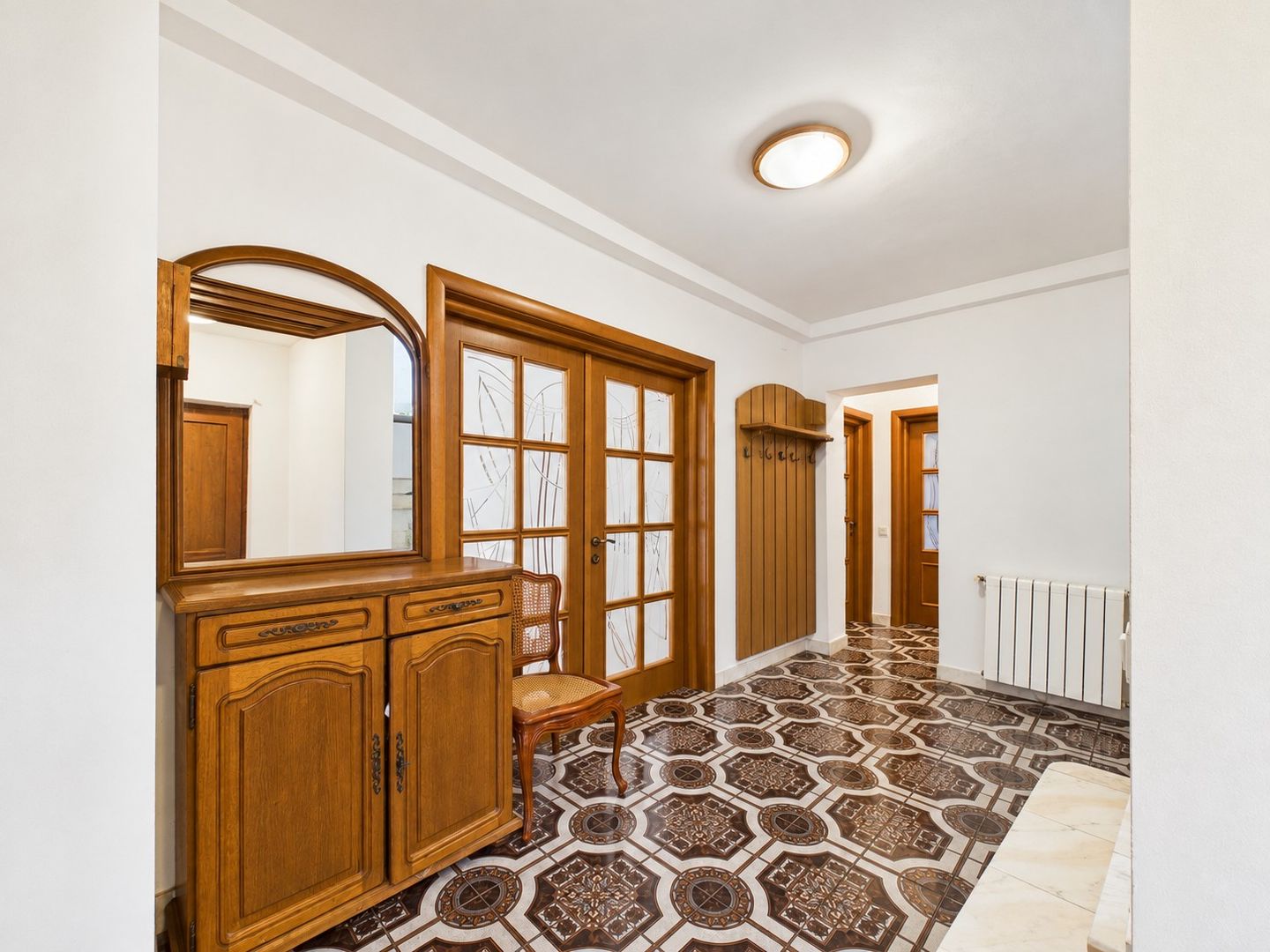 Vilă cu 8 camere de vânzare, piscina, livada, iesire la Balta Pasarea - Poză 5