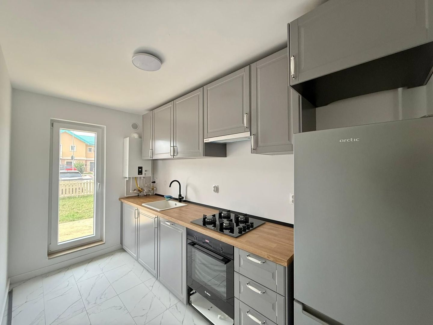 COSMOPOLIS - Apartament cu 3 camere si gradina, mobilat si utilat. - Poză 6