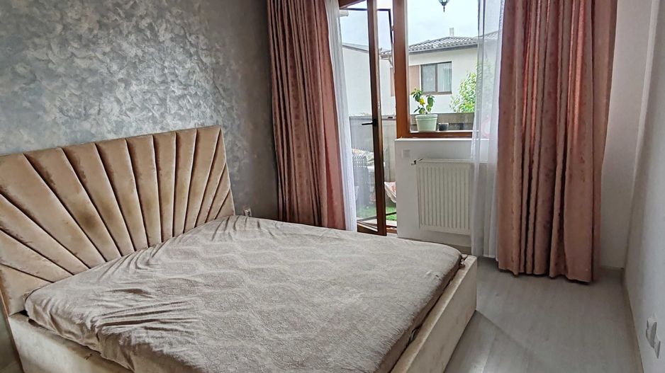 Apartament 3 camere/Două bai/curte proprie și parcare - Poză 1