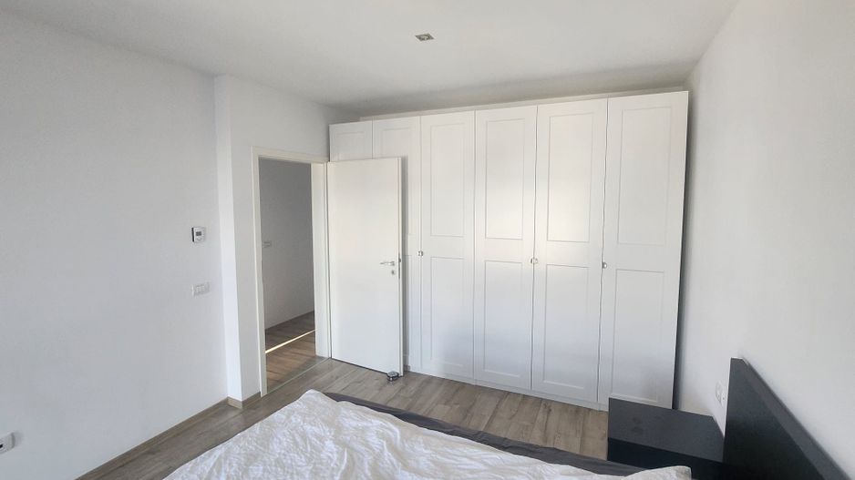 Apartament spatios cu 2 locuri de parcare - Poză 4