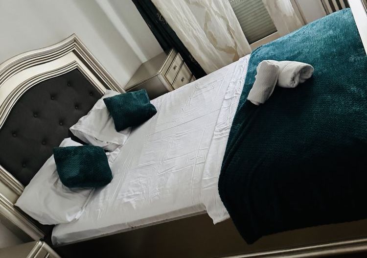 Închiriez apartament 3 camere, Bd. Decebal, lux - Poză 3