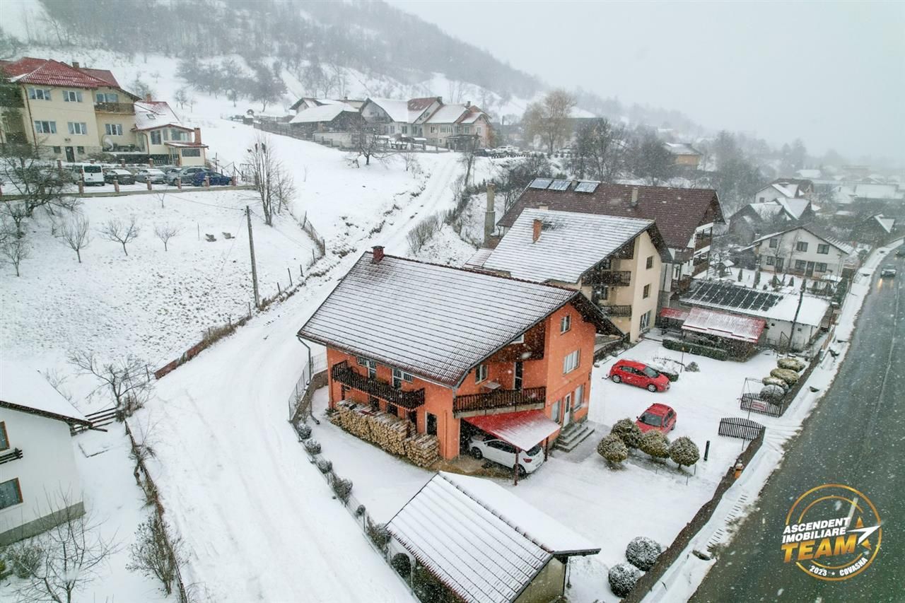 In regiune pitoreasca, cu view montan, Moeciu de Jos, Bran, Brasov - Poză 26