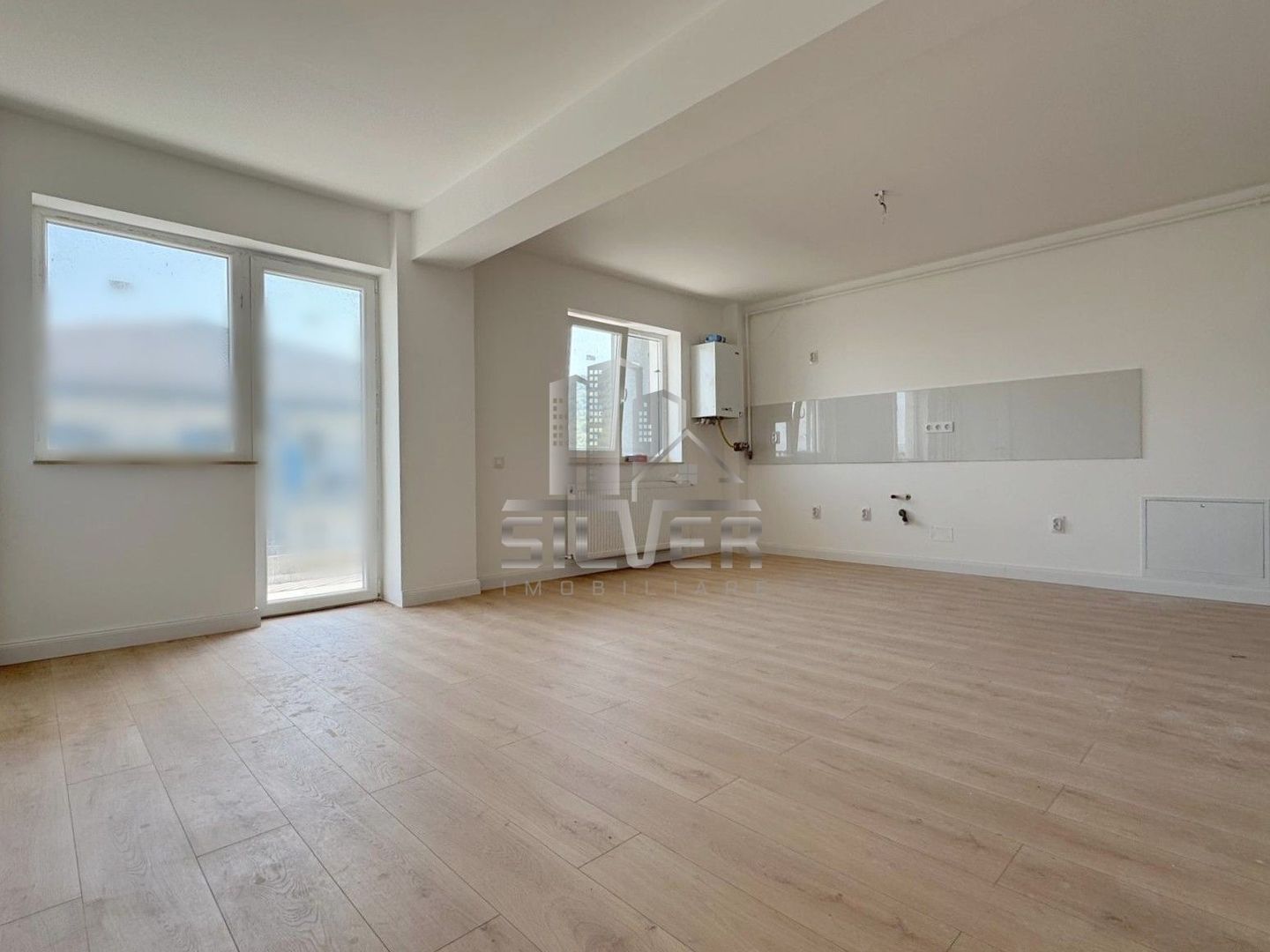 Apartament cu 3 camere recent finisat+2 terase! - Poză 1