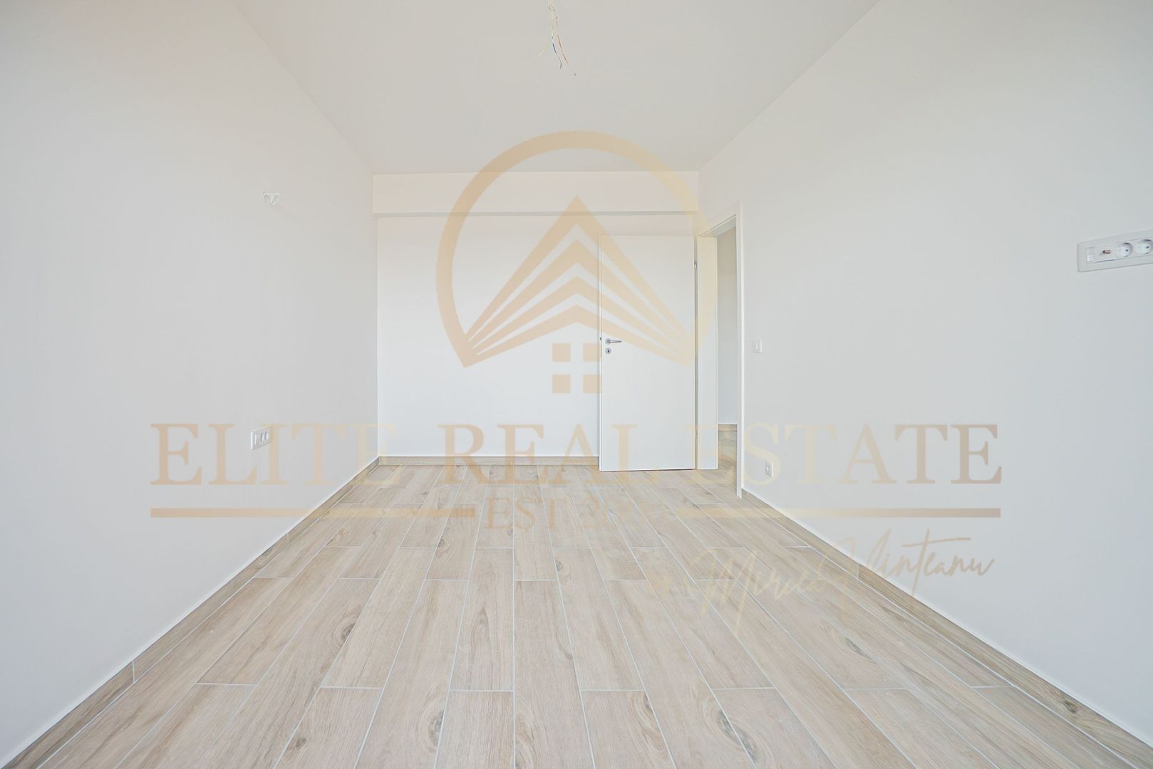 Aartament 3 camere - Bucatarie Separata - Parcare Inclusa - Poză 13