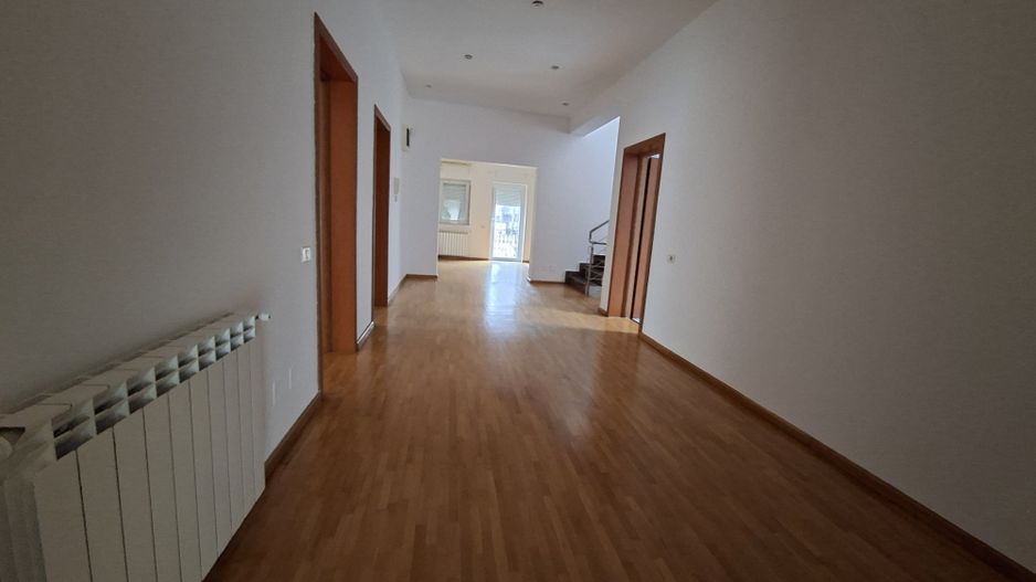 Vilă luminoasă I Gradina mare si loc de joacă privat I Iancu Nicolae - Poză 29