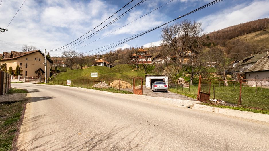 Domeniu de 6.500 mp teren+casa parinteasca,in magia Bucegilor,Moieciu, Brasov. - Poză 2