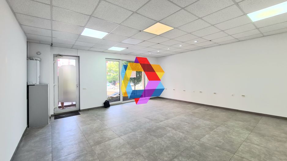 Spatiu comercial cu vad de închiriat Urban Coresi Brasov - 47 mp  # plus-imo.ro - Poză 1