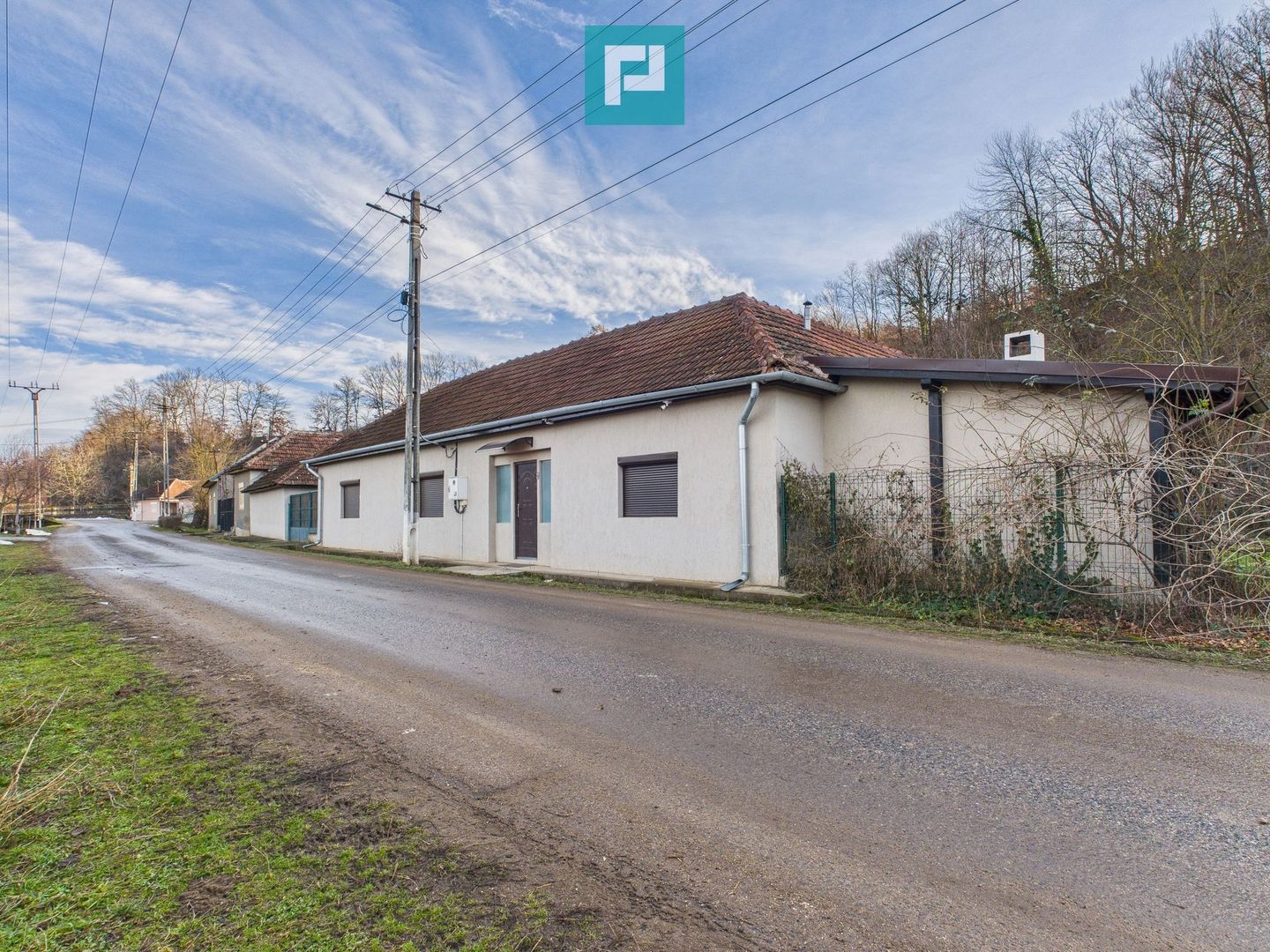 Casă deosebită la Urvişu de Beliu - Poză 1