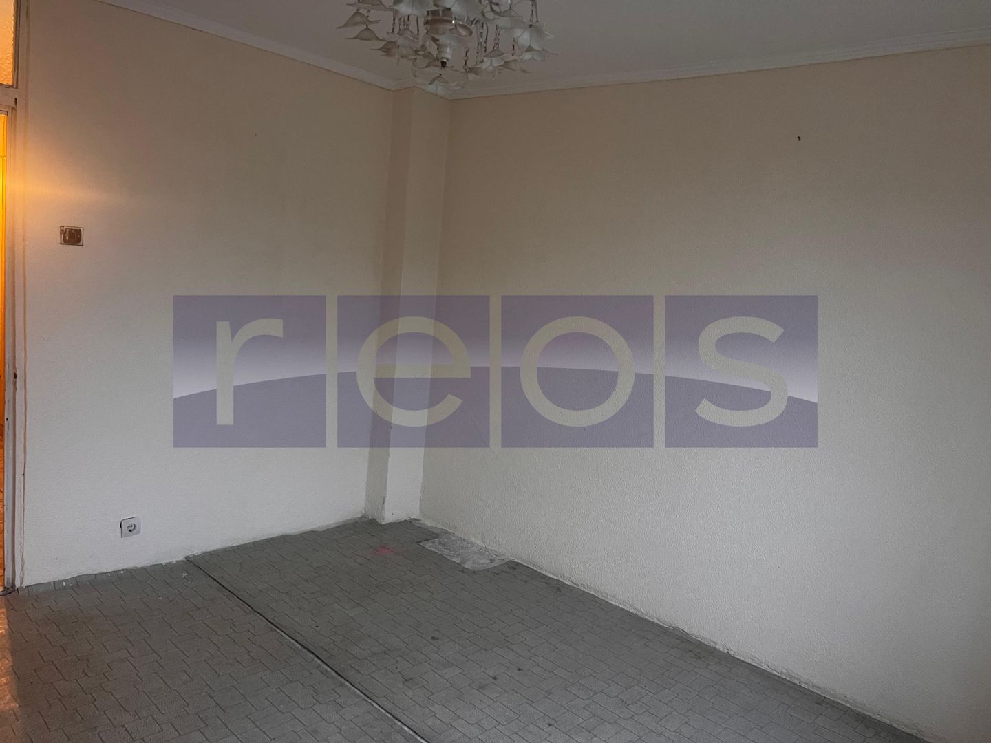 De vânzare apartament 3 camere – Decomandat - Aleea Suica - Poză 4