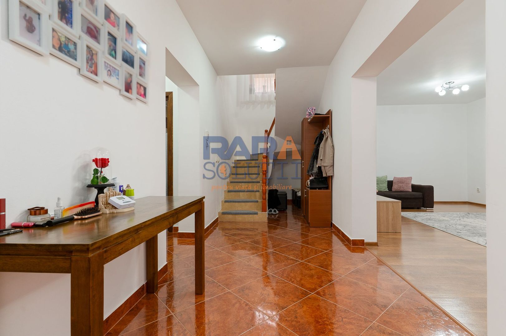 Casă 2013, teren 1366 mp, zonă centrală - Poză 2