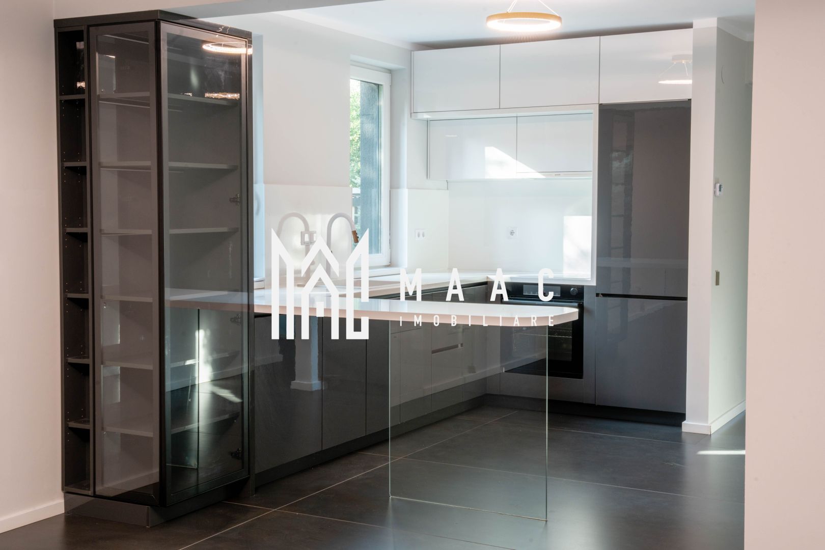 Vila de lux I 6 camere I Terasa I Parcul Sub Arini - Poză 2