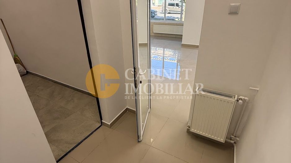 Spatiu Comercial Vitrat- 60mp - Front Stradal - Podu Ros - Poză 7