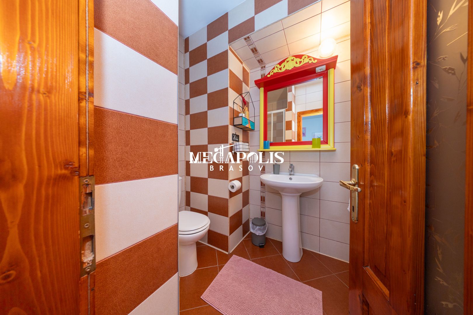 Pensiune de vânzare în Râșnov | 14 camere | 427 mp - Poză 47