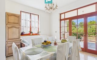Vilă cu arhitectură deosebită în Aradul Nou - Poză 4