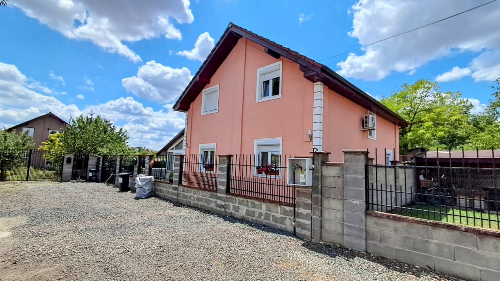 Casa individuală P+M, zonă liniștită, în Vatra veche a satului - Poză 1