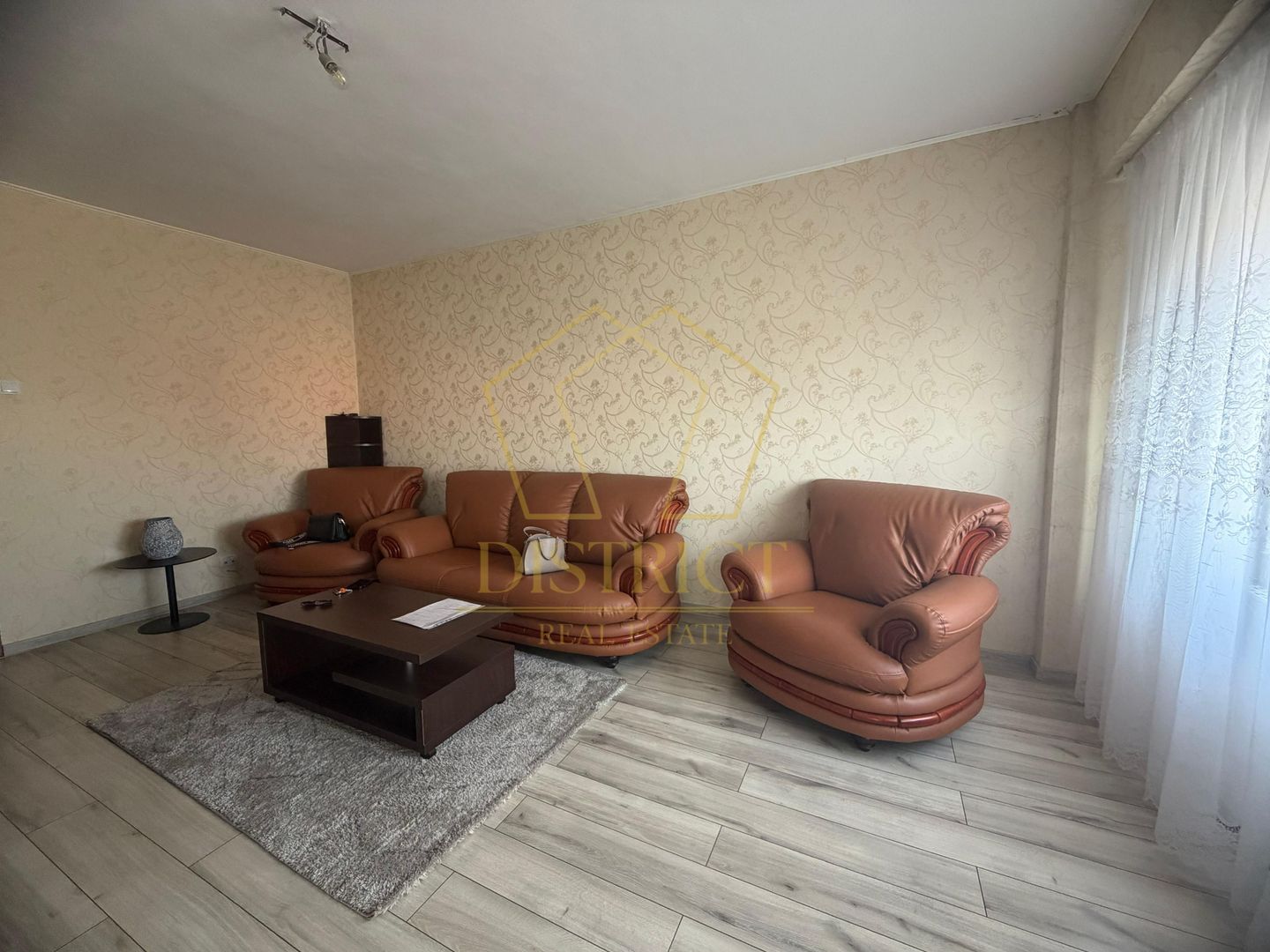 Apartament decomandat cu 5 camere si 2 bai, etaj 2| Calea Buziasului - Poză 2
