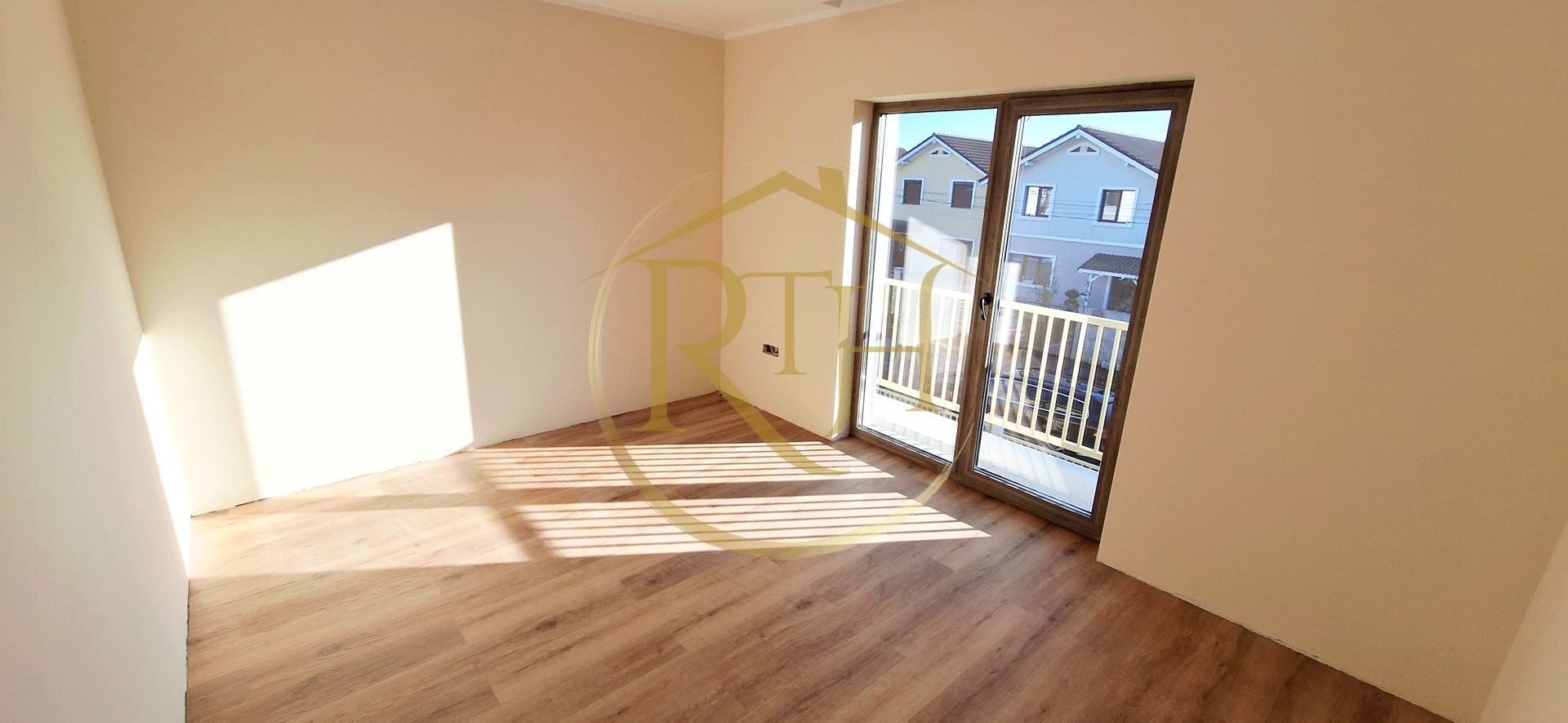 Oferim spre vanzare casa-duplex cu 4 camere si 3 bai situata in Giroc - Poză 8