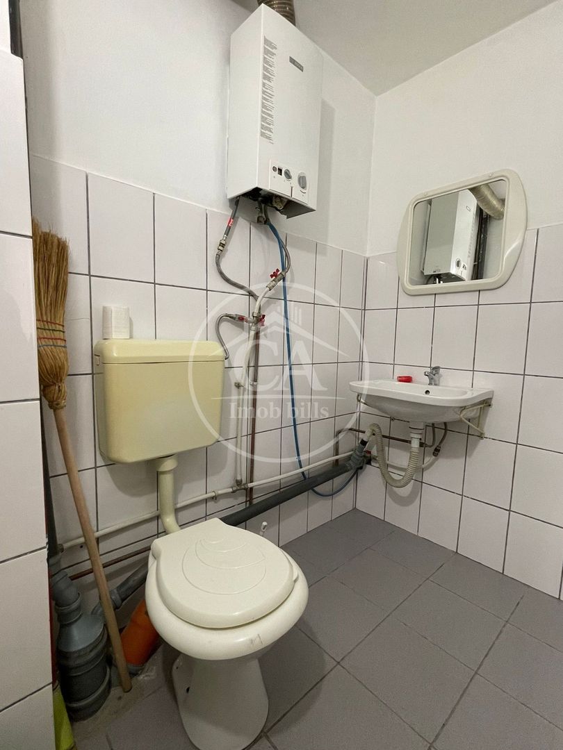 Casa de vânzare cu 8 camere de tip P+E+M in zona Rogerius, Oradea - Poză 10
