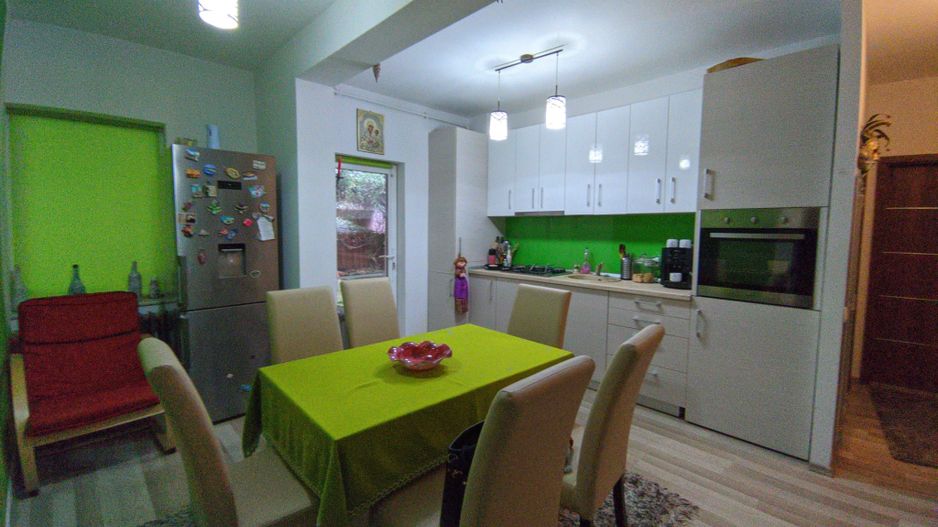 Apartament 3 Camere semidecomandate, Floresti, Str Razoare, Gradina - Poză 1