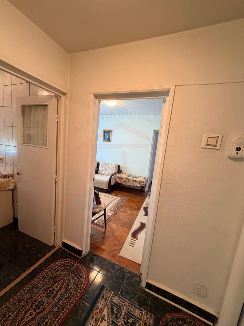 Vanzare apartament cu 4 camere in Micro 13, etaj 3, pret 65 000 euro - Poză 8