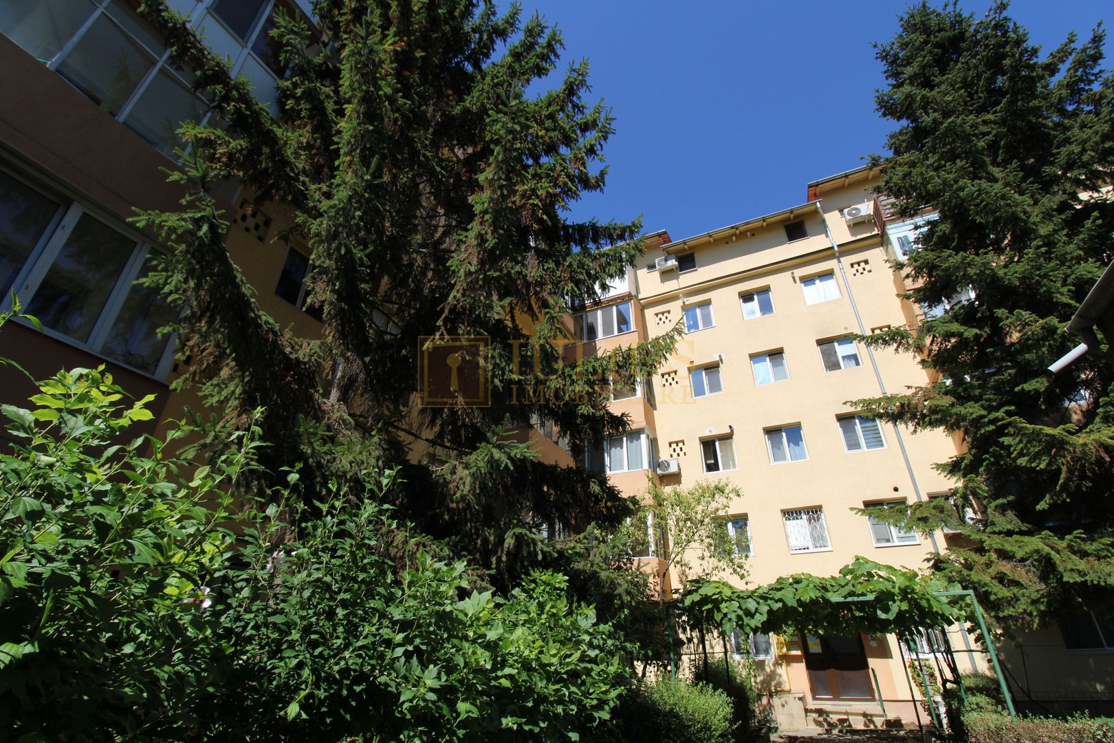 2 camere, centrala proprie, aer conditionat. - Poză 16