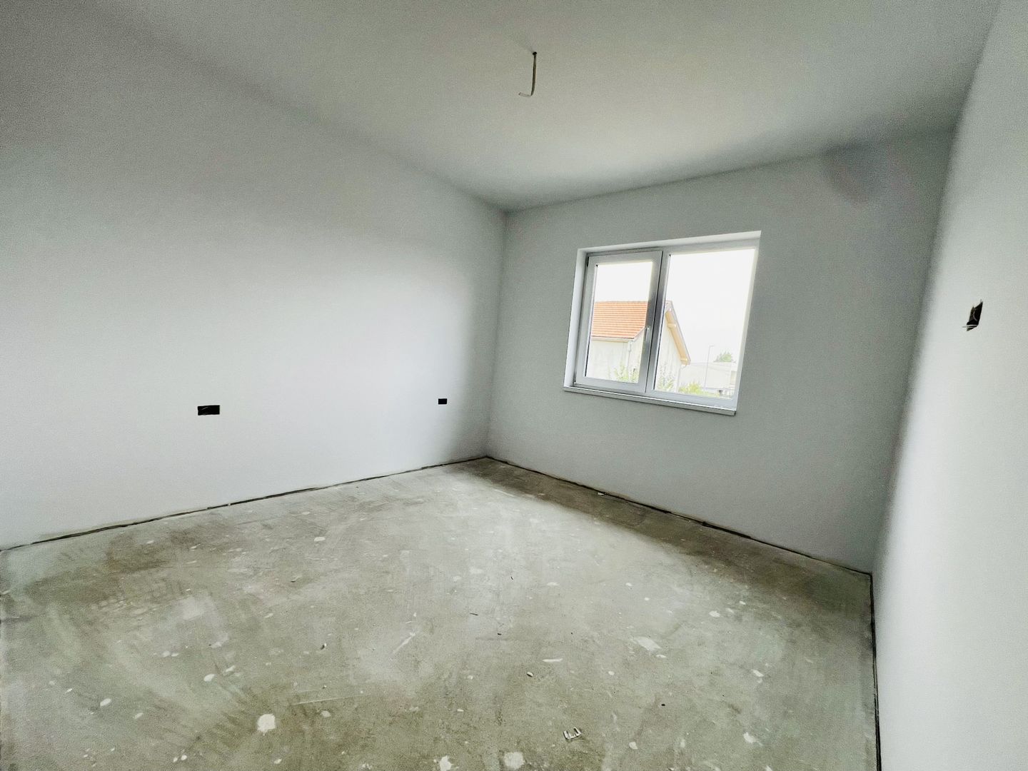 Duplex nou cu 5 camere despartit prin garaj - Dumbravita - Poză 11