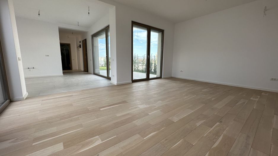 Casa cu 5 camere - Dumbarvita - Poză 1