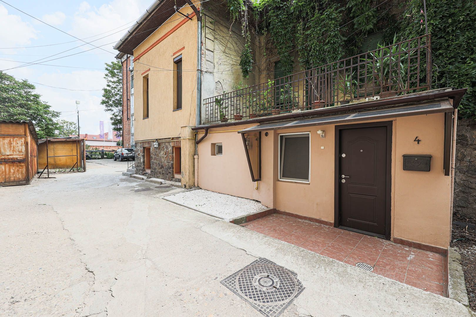 Apartament 95 mp pe Iuliu Maniu la casă, curte proprie inchisa - Poză 10