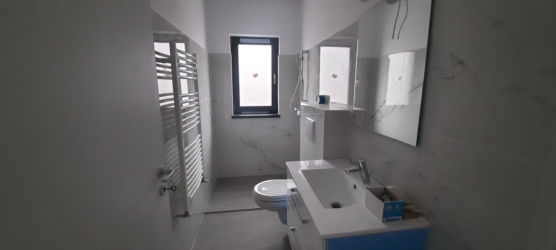 Duplex la cheie despartit prin garaj - Poză 9