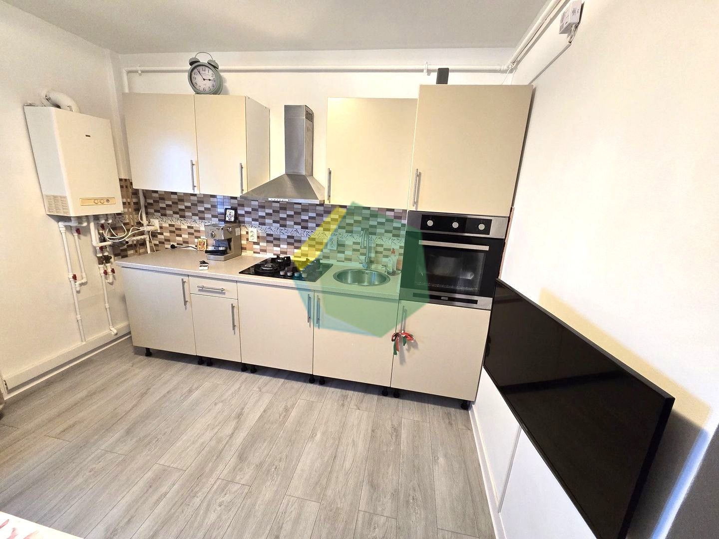 Apartament cu 2 camere complet renovat | Loc de parcare – Otopeni - Poză 3
