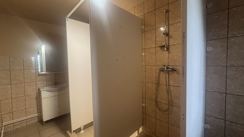 Casa de inchiriat 15 locuri cazare angajati, muncitori Micalaca Arad - Poză 9