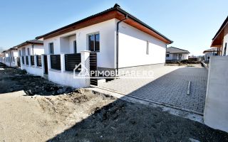 Casă 4 cam,2 băi,terasă acoperită,500mp.teren,gard,pavaj. - Poză 1