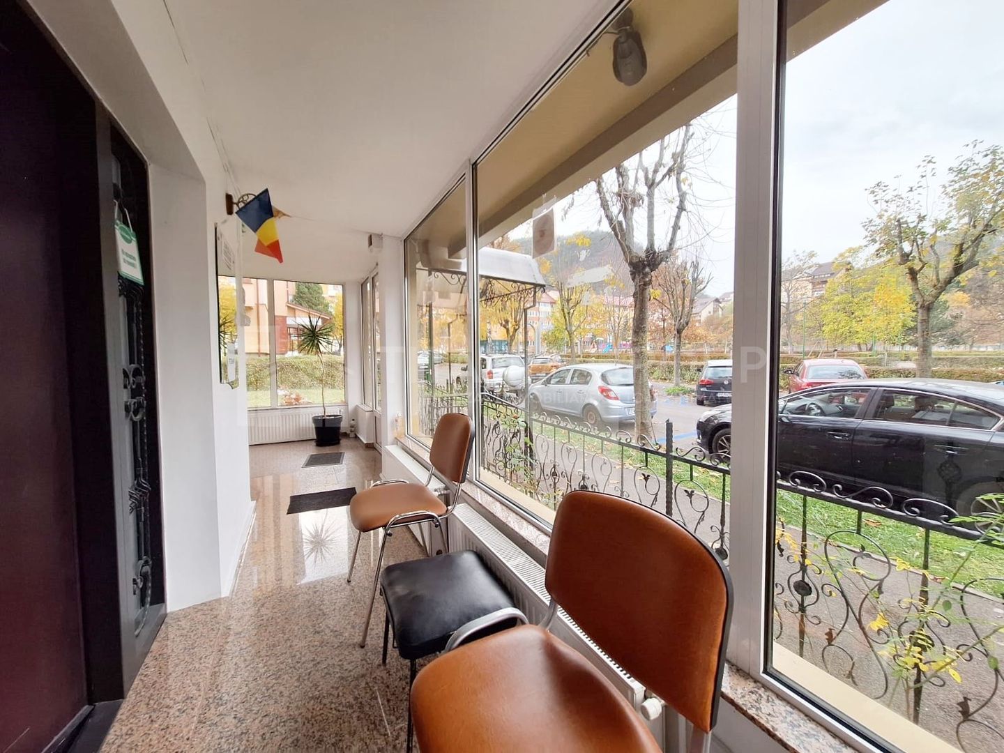 Spatiu pretabil cabinet medical - Poză 2