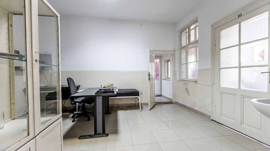 De vanzare casa ultracentrala– Str. Augustin Doinas, Arad | 98 mp - Poză 3