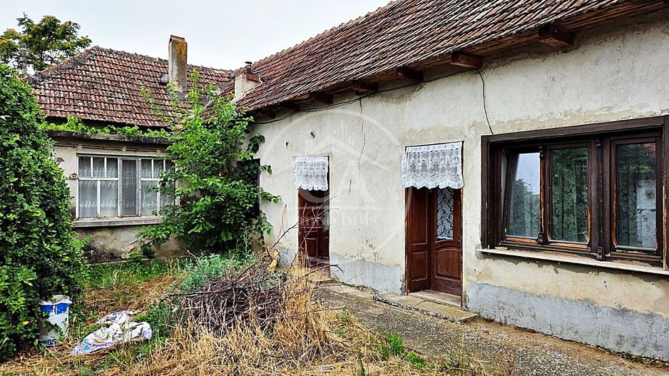 Casa de vanzare cu 4 camere si teren de 1520 in satul Batar, Bihor - Poză 4