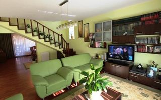 Vila spațioasă la intrare în Dumbravita - Poză 1