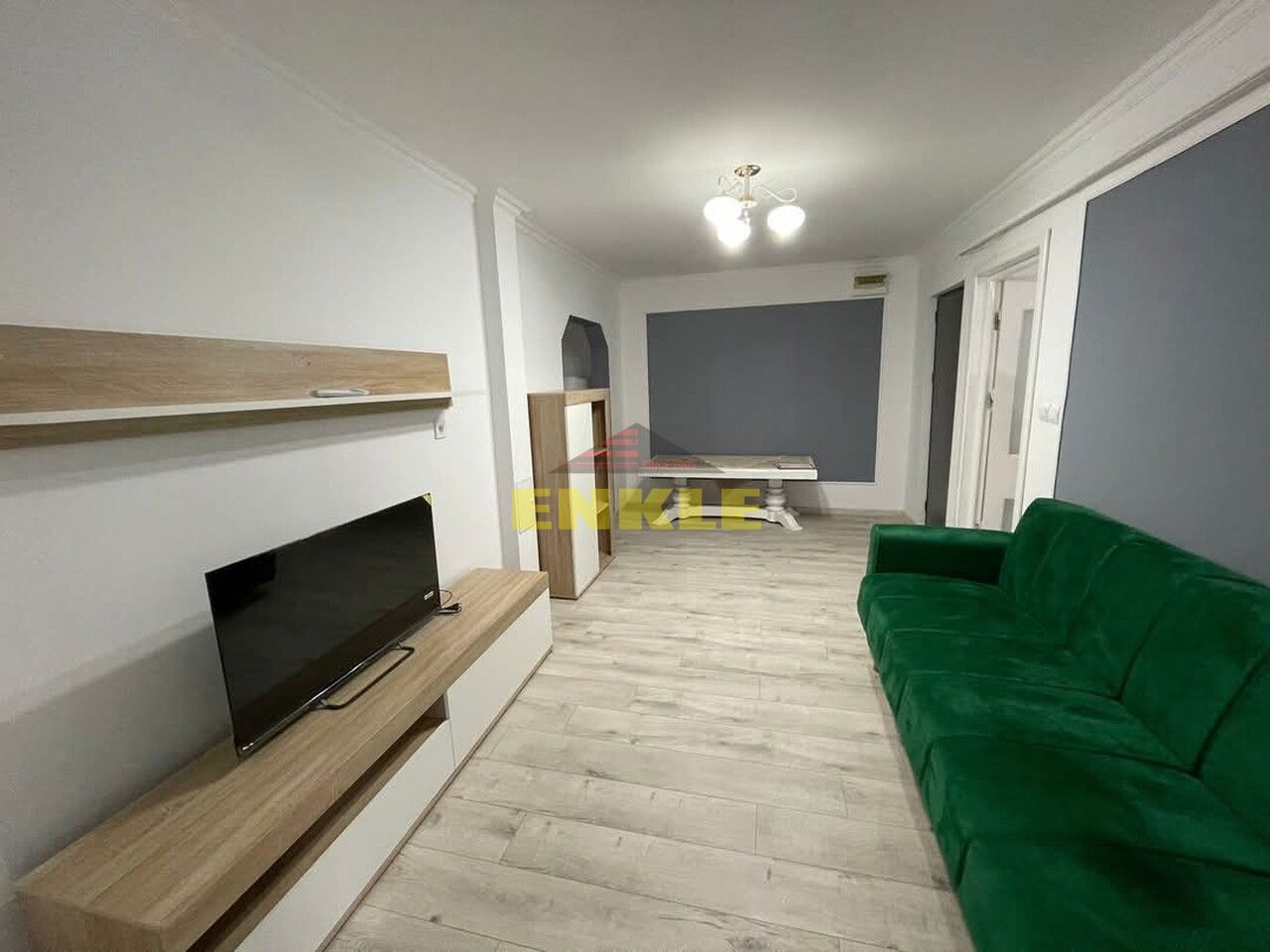 De închiriat apartament cu 3 camere, zona Piața Mare - Poză 2