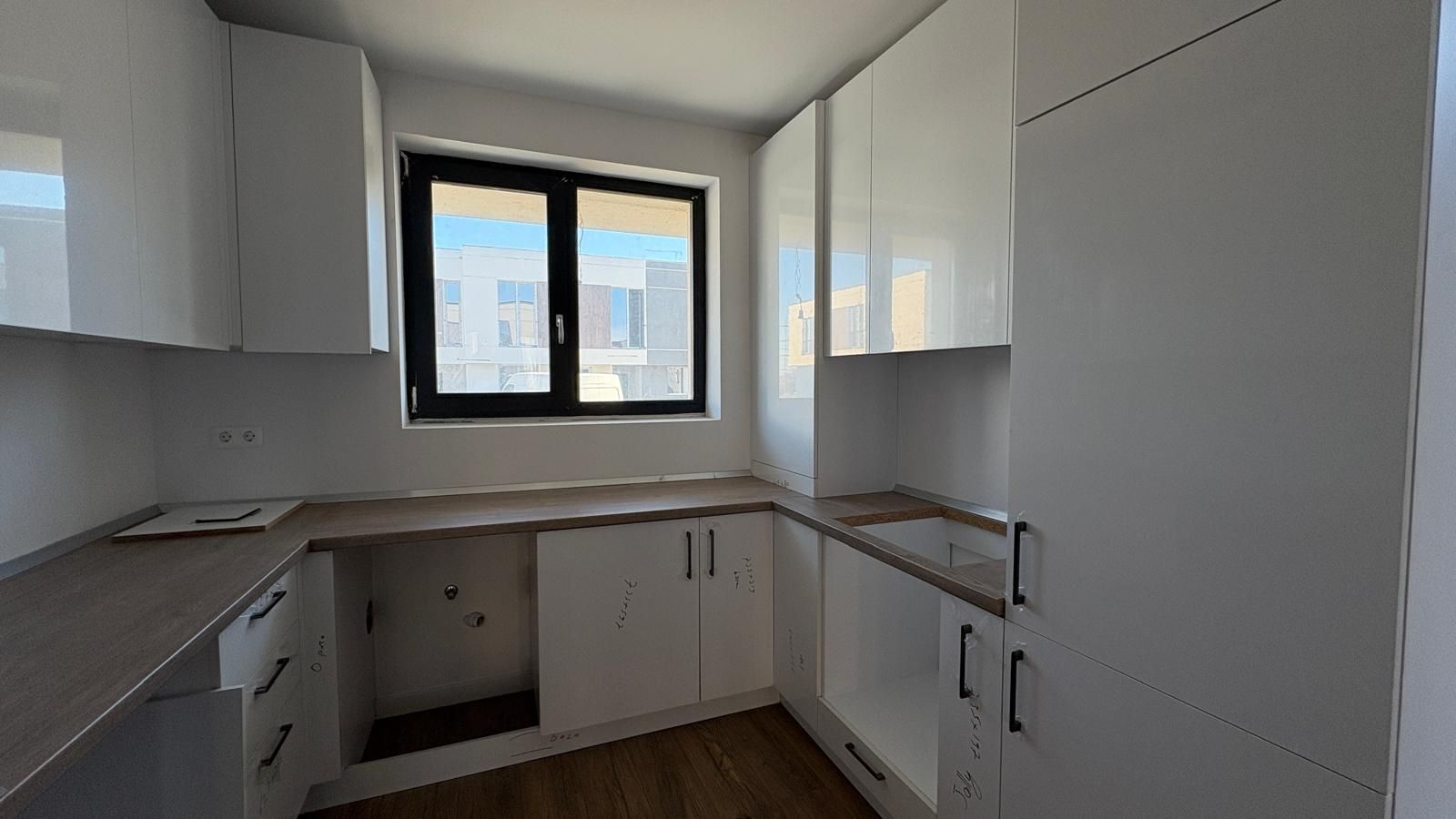 Casa 4 camere cu 2 locuri de parcare - Poză 6