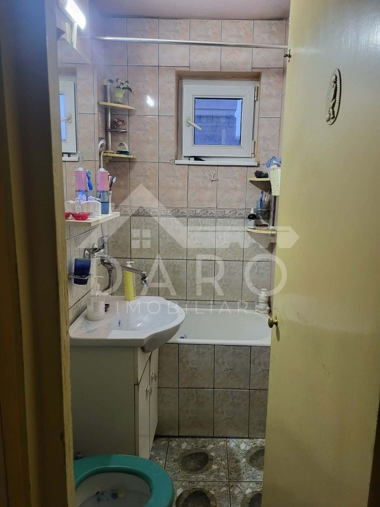 Vând apartament cu 3 camere în Dambu - Poză 7