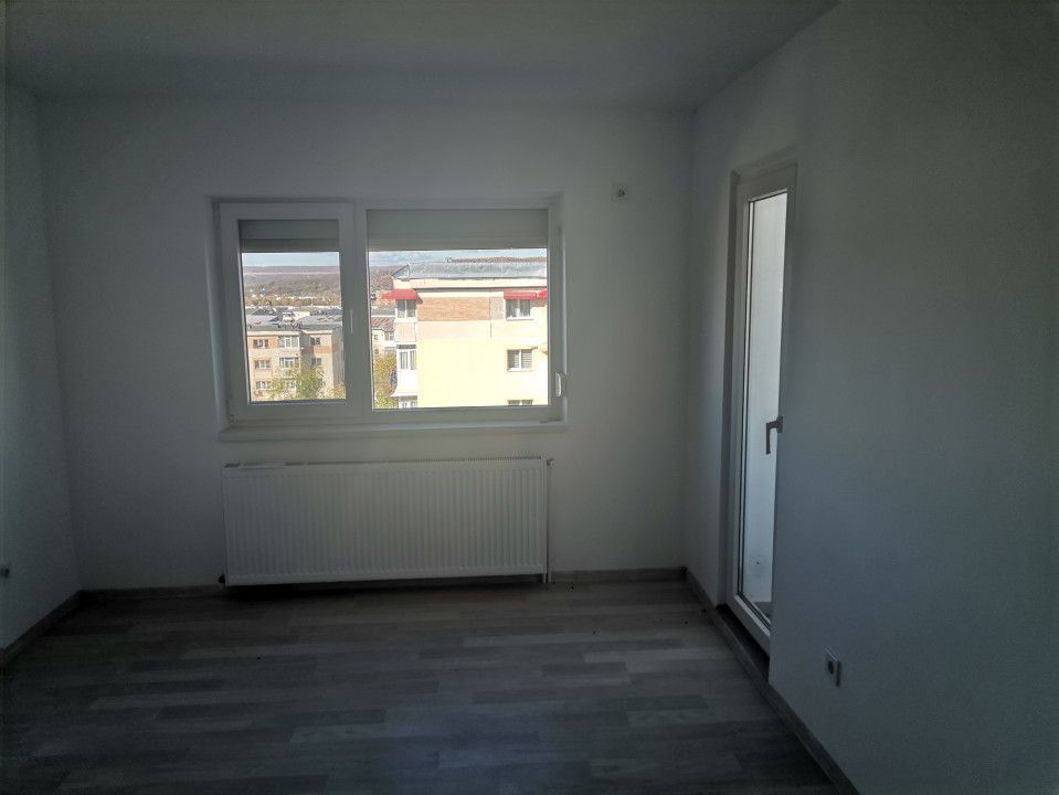 Vanzare apartament decomandat, renovat total, liber, Mioveni - Poză 5
