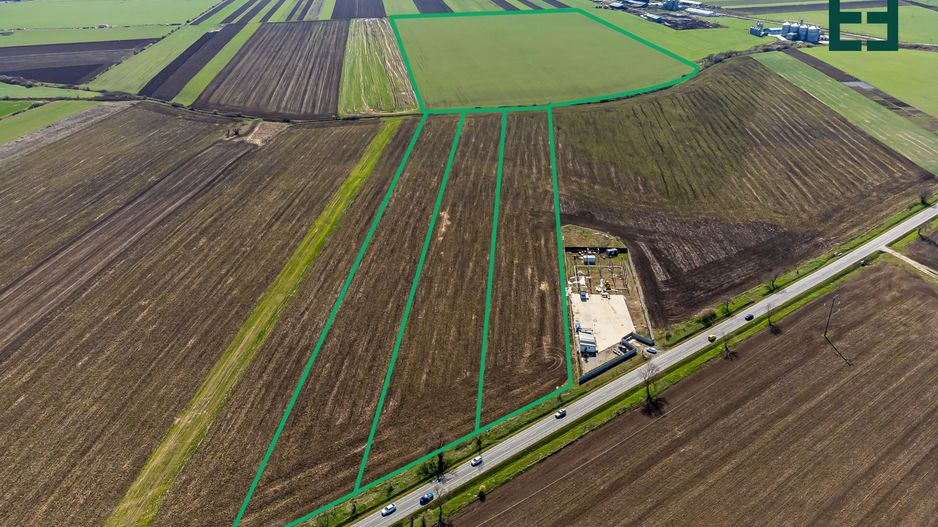 Teren intravilan cu acces la Drum Județean DJ 709 - 275200 mp - Poză 5