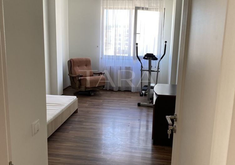 Apartament cu 3 camere, renovat, două balcoane, parcare, zona Teilor. - Poză 6