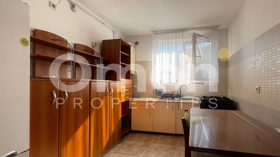 Apartament de închiriat 3 camere ,  pe Republicii, Baia Mare - Poză 2
