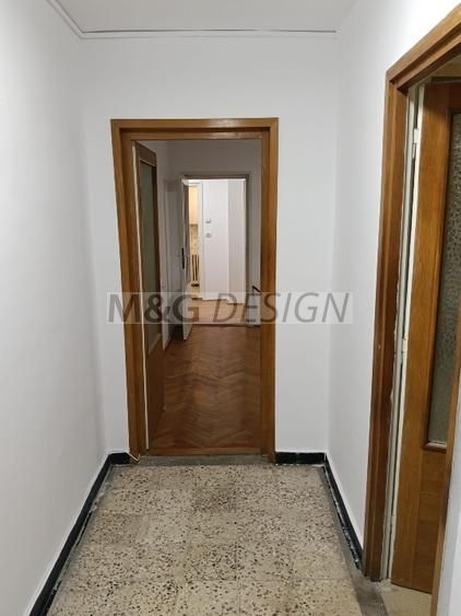 Vând apartament cu 3 camere zona centrala - Poză 8