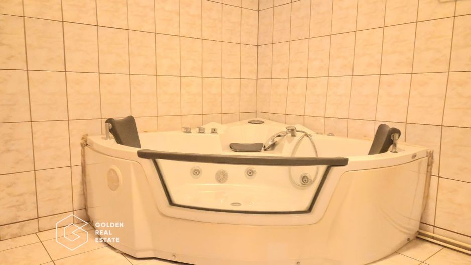 Casa spatiosa cu 5 camere, garaj si gradina, zona Gradiste - Poză 9