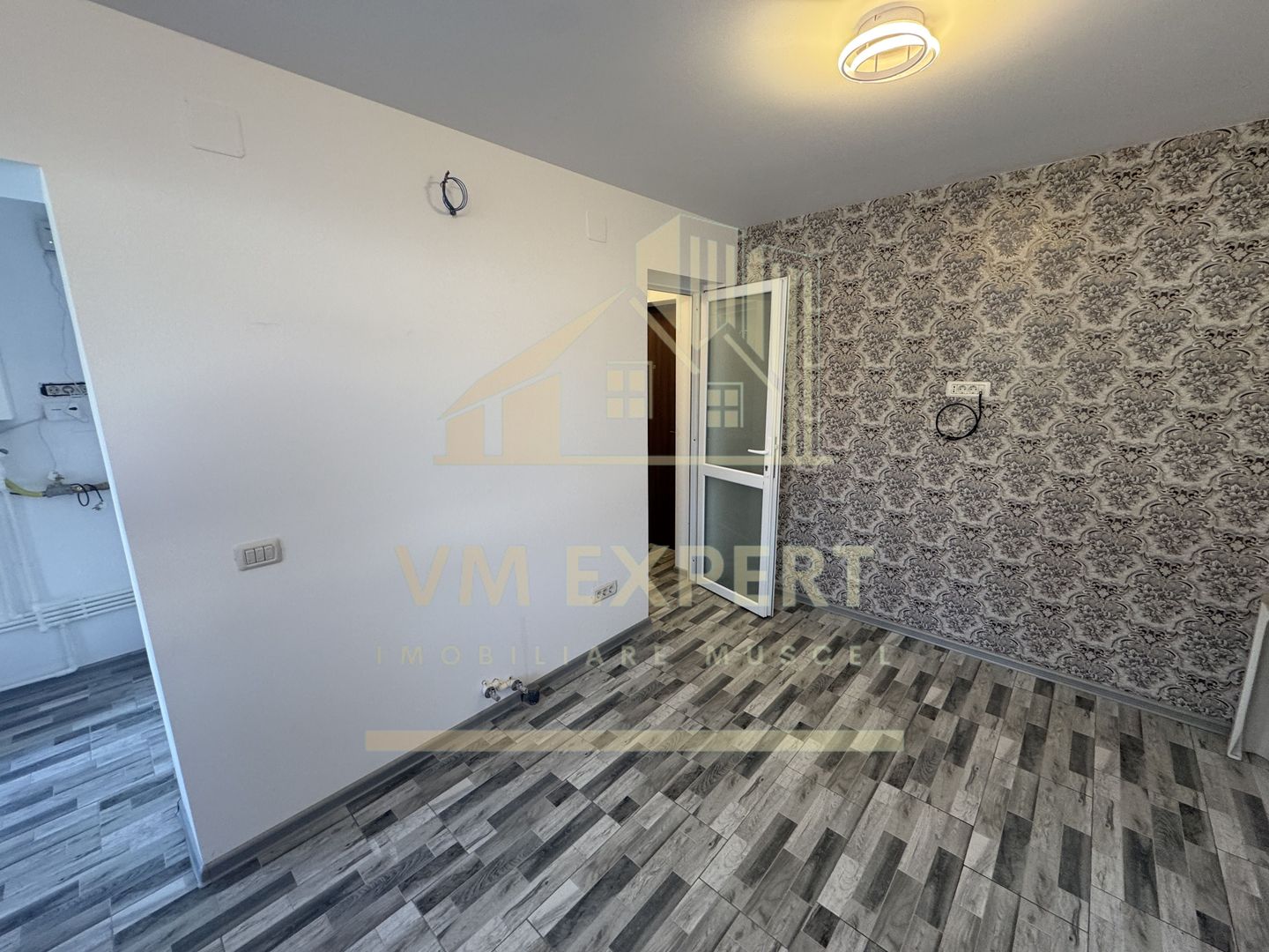 SPAȚU COMERCIAL 34 MP CAMPULUNG VIZAVI DE CENTRU MEDICAL CLUBUL SANATĂȚII - Poză 13