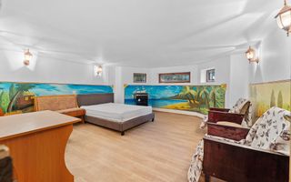 Vilă cu 6 dormitoare, 2 garaje, anexe multiple - 2076 mp teren - Poză 18