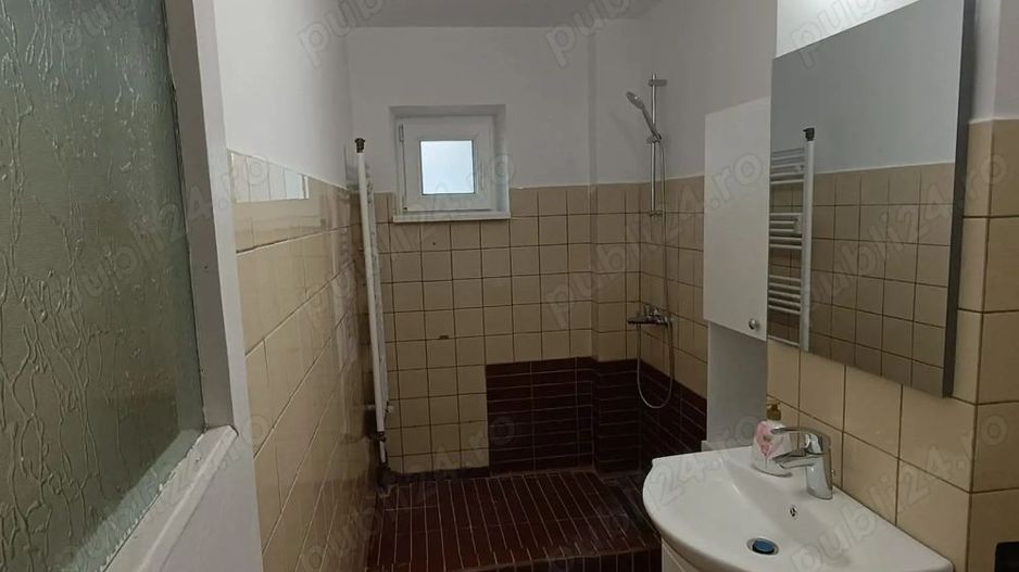 Închiriez garsonieră, Decebal, mobilată, spațioasă - Poză 4